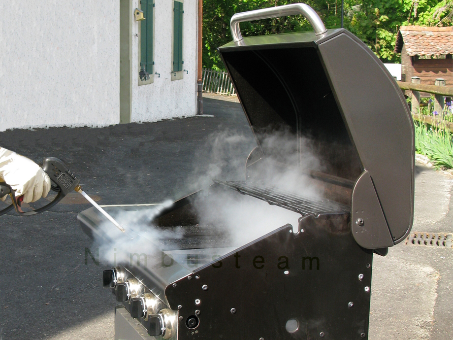 barbecue cleaning using steam
